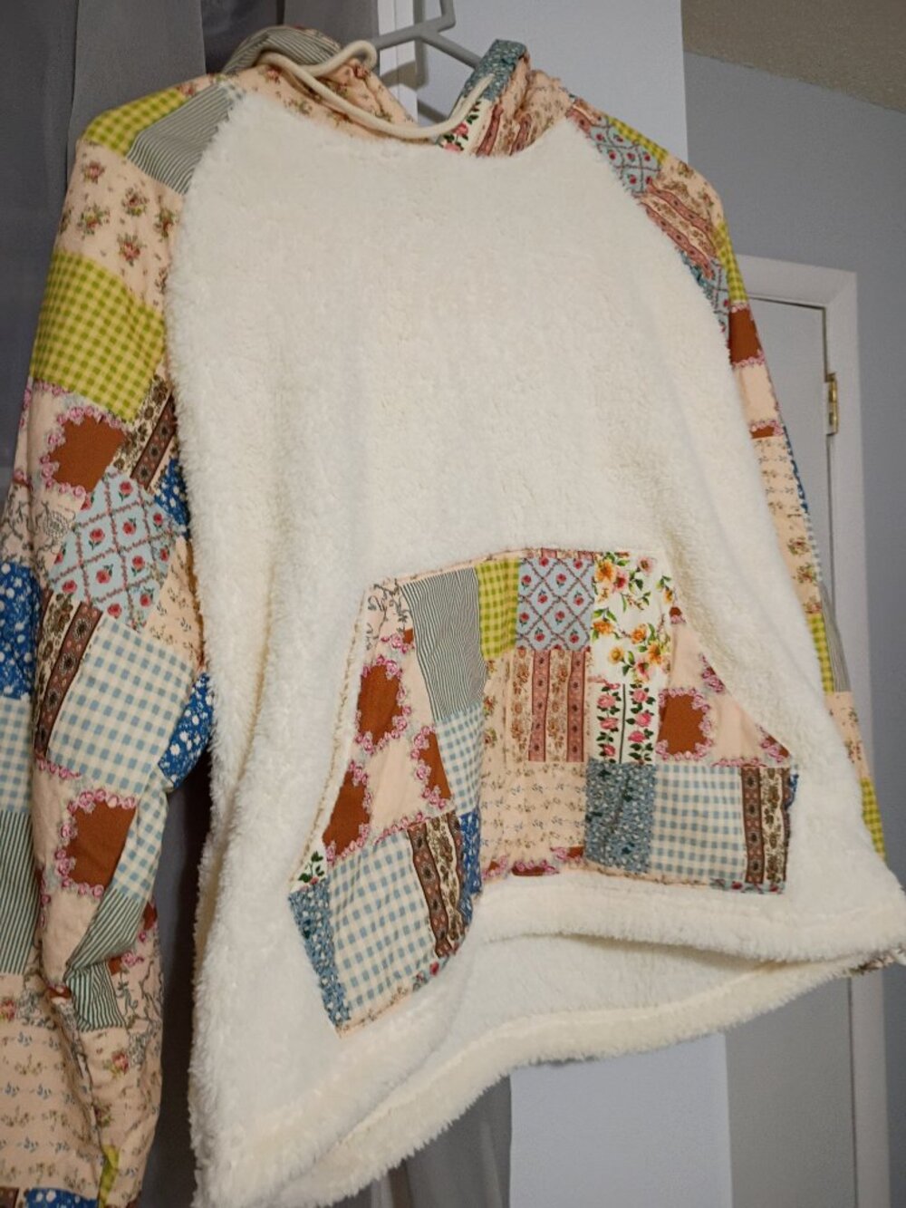 Size xs Cider -fleece geometric and disty floral - Picture 7 of 9